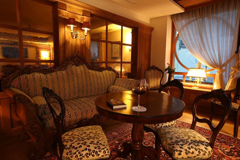 Alpen Suite Hotel Madonna di Campiglio Restaurant photo