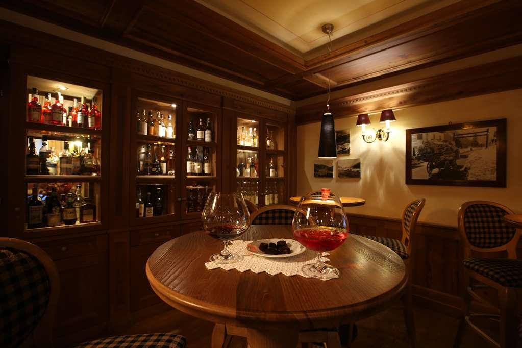 Alpen Suite Hotel Madonna di Campiglio Restaurant photo