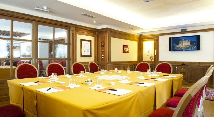 Alpen Suite Hotel Madonna di Campiglio Exterior photo