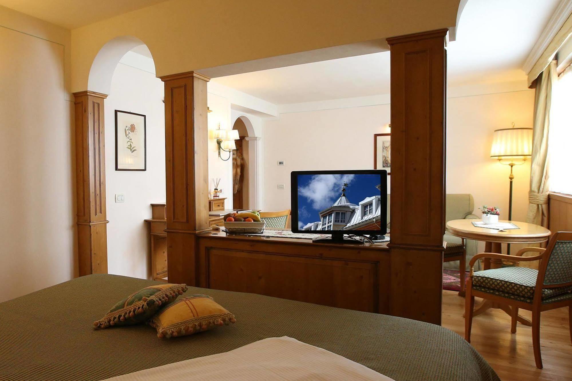 Alpen Suite Hotel Madonna di Campiglio Exterior photo